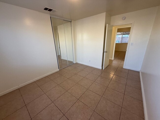 Building Photo - 4 Bedrooms, 2 Baths, Victorville Home in Tatum Track