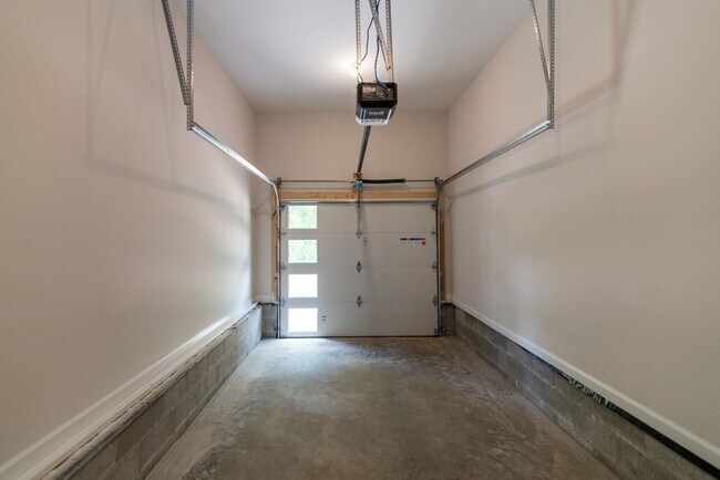 Building Photo - Gorgeous Single Family Home