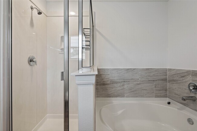 Building Photo - 229 Seven Pnes Dr
