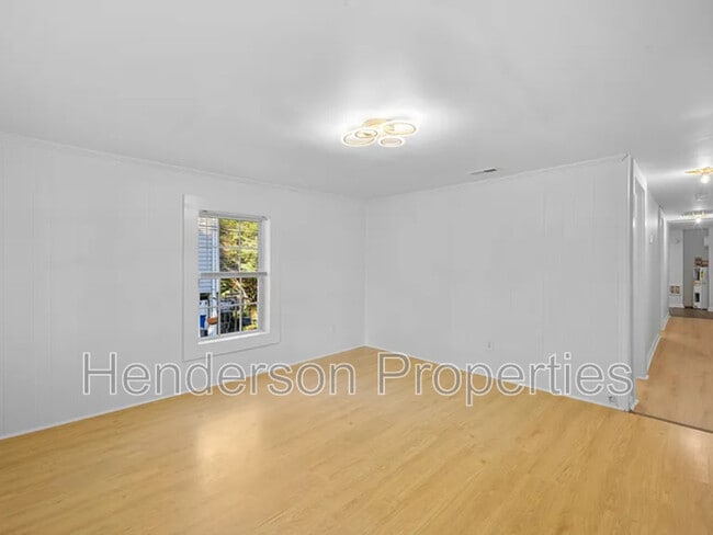 Building Photo - 532 E Iredell Ave