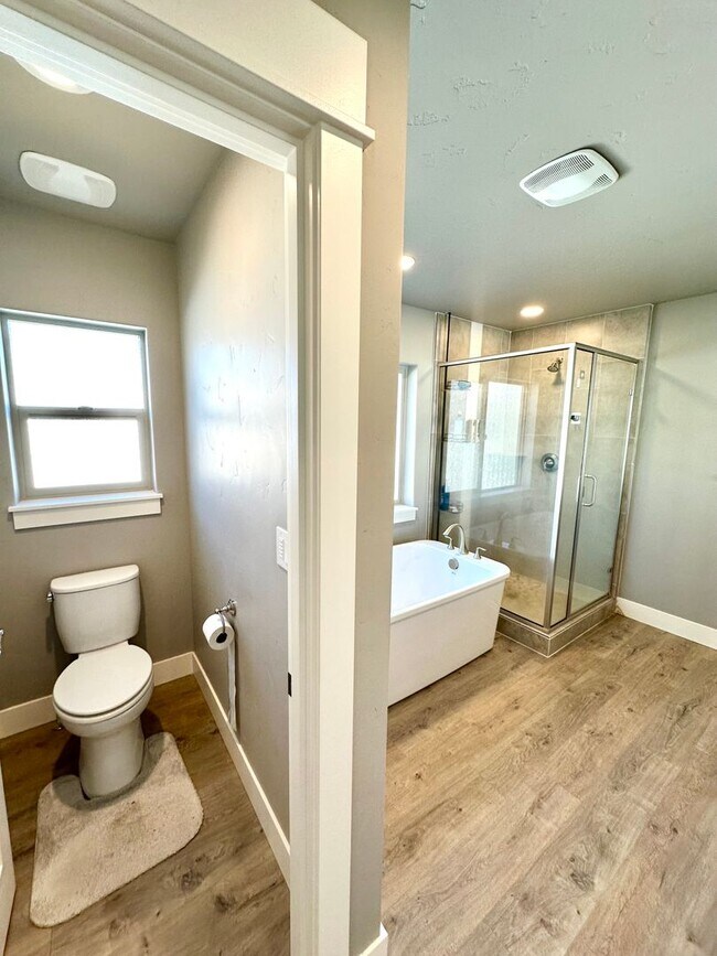 Building Photo - 20606 SE Slate Ave