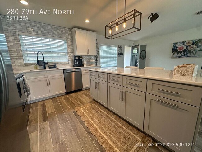 Building Photo - 280 79th Ave N