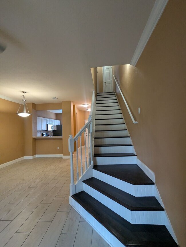 Building Photo - 2 Bedroom / 2.5 Bathroom Townhome – Magnolia Place