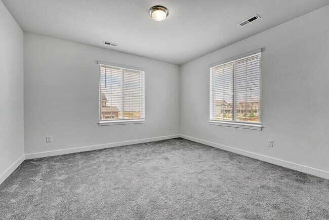 Building Photo - $4,450.00, 5 bed, 4.5-bath located in Broo...