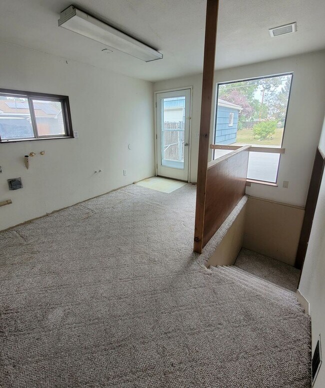Building Photo - Centrally Located in Richland