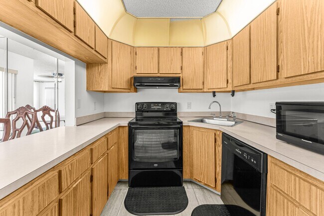 Building Photo - 1117 Green Pine Blvd