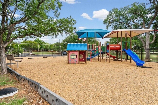 Building Photo - 3810 Newland Dr