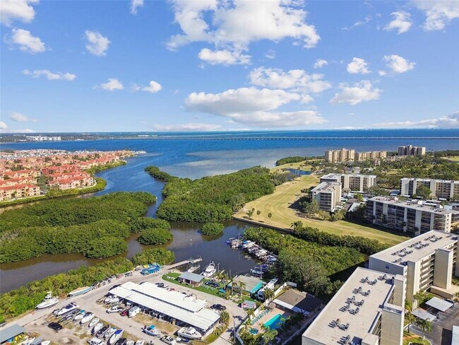 Building Photo - 2700 Cove Cay Dr