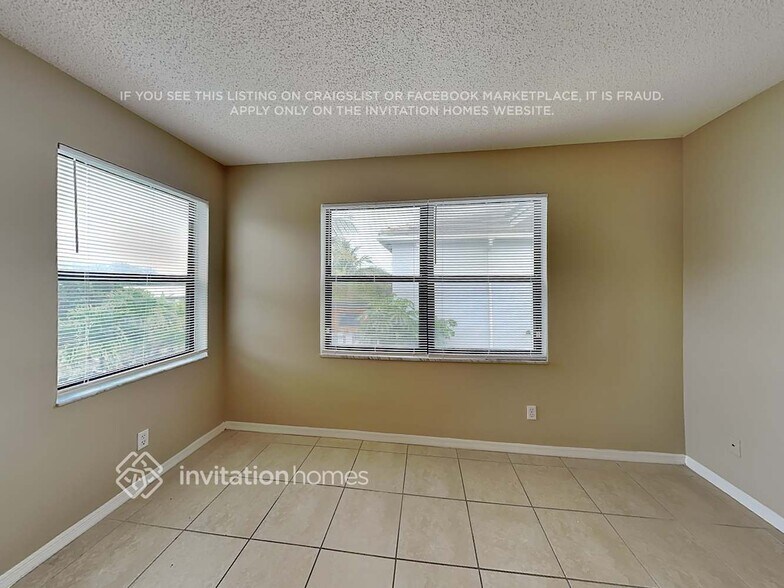 Building Photo - 11249 NW 34th Pl