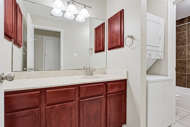 Building Photo - 1100 Augusta Dr