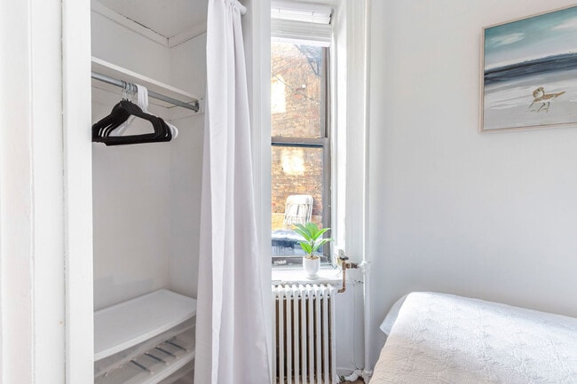 Building Photo - 104 MacDougal St