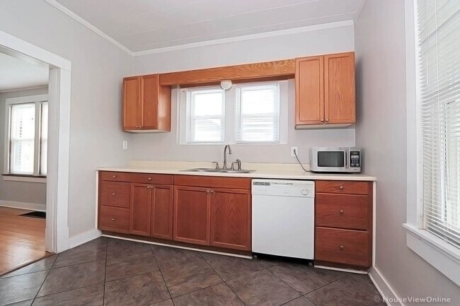 Building Photo - 1511 Whitener St