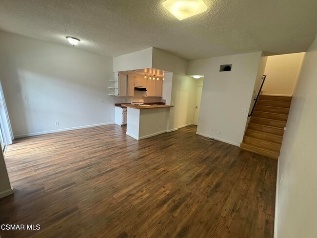 Building Photo - 14520 Plummer St