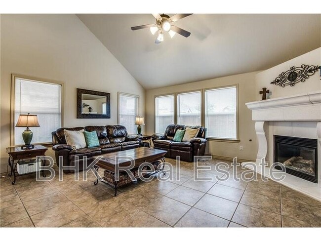Building Photo - 11861 Tyler Dr