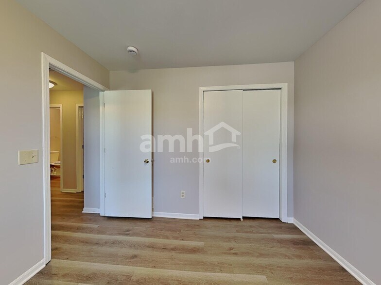 Building Photo - 5925 Bluegrass Trl