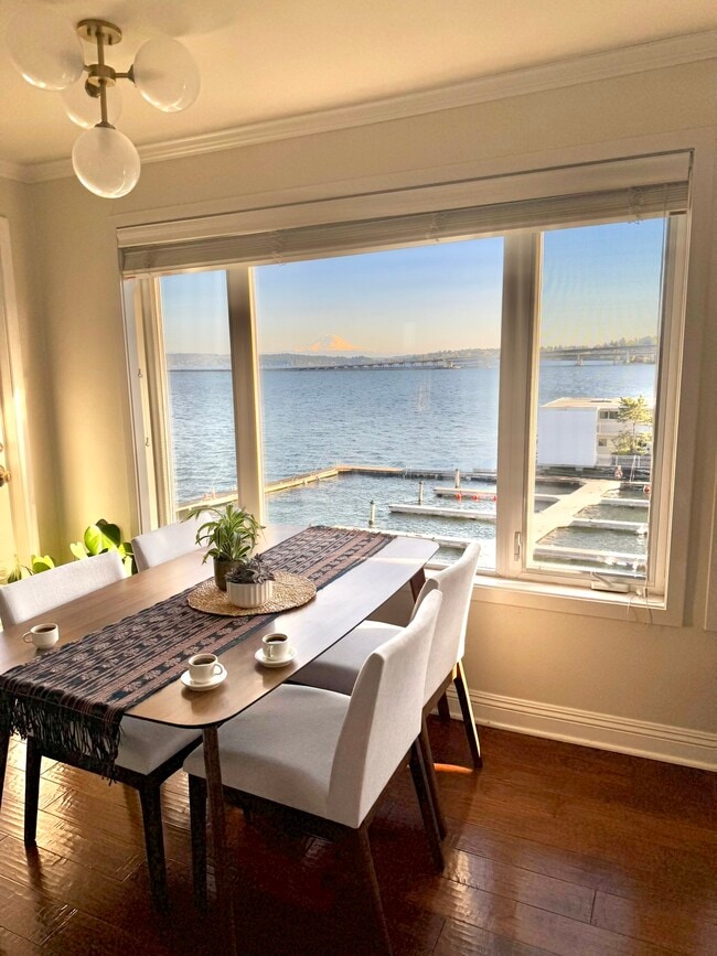 Building Photo - 334 Lakeside Ave S