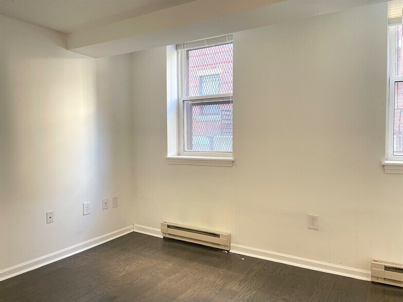 Building Photo - 11 Peterborough St