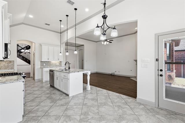 Building Photo - 2418 Askew Dr