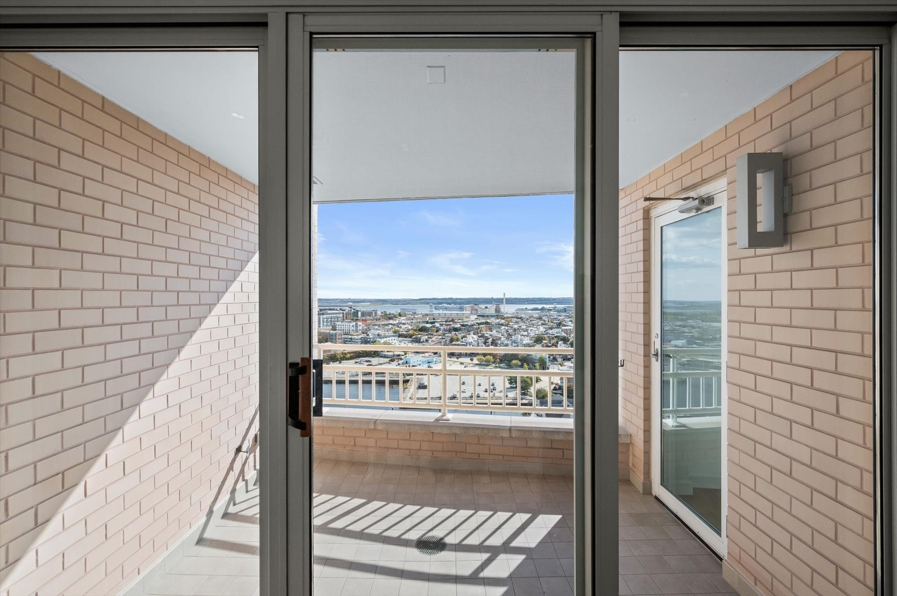 Building Photo - 100 Harborview Dr