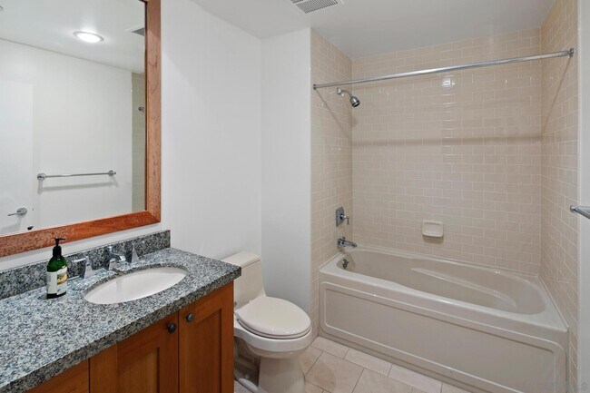 Building Photo - 680 Kettner Blvd