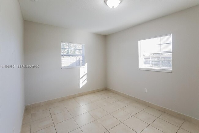 Building Photo - 1231 NE 214th St