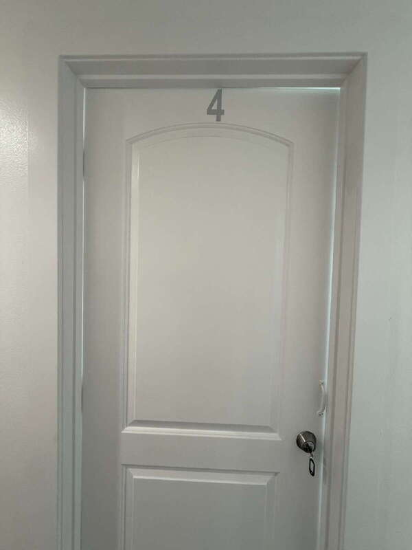 Primary Photo - 2855 1/2 Cincinnati Room 4