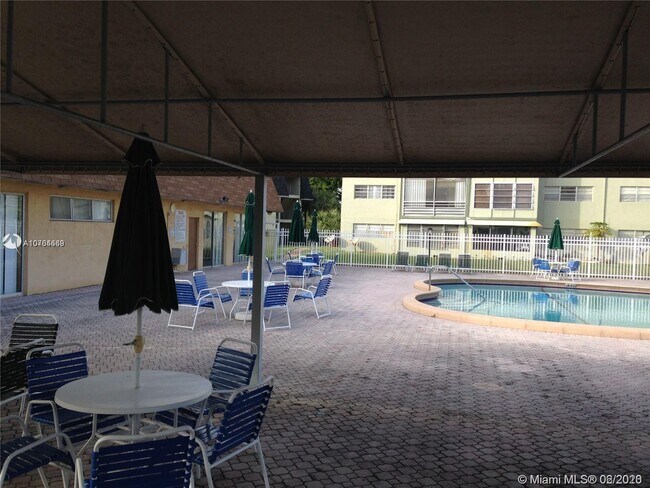 Building Photo - 607 S State Rd 7