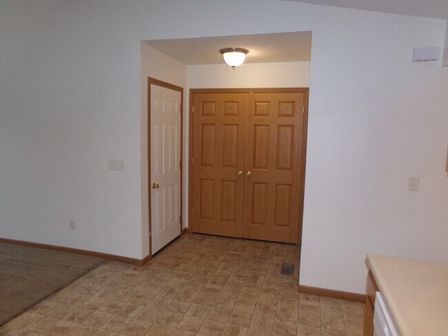 Building Photo - 108 Brookside Dr