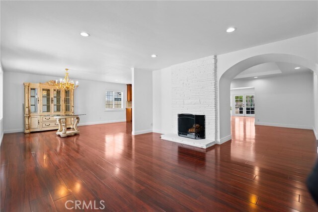 Building Photo - 23036 Burbank Blvd