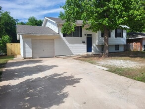Building Photo - 1623 Denison Dr