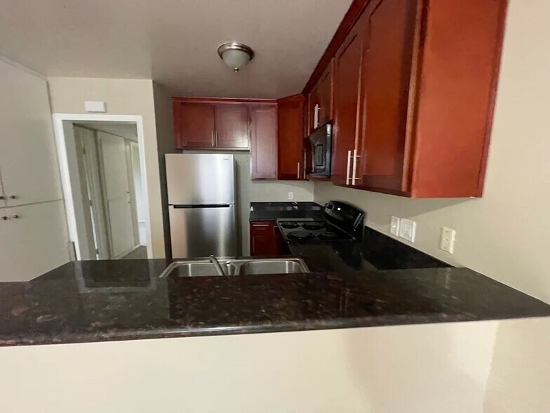 Building Photo - 402 Baylor Dr