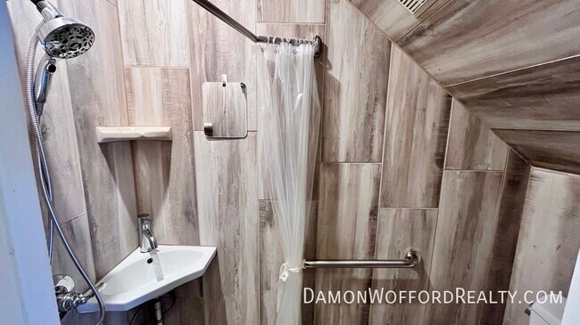 Building Photo - 1707 Pine St