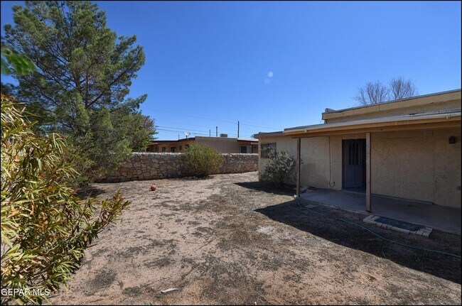 Building Photo - 10711 Ivanhoe Dr