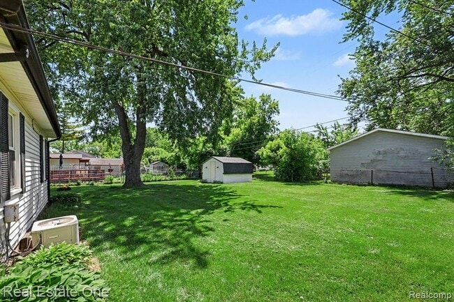Building Photo - 1064 Woodslee Ave