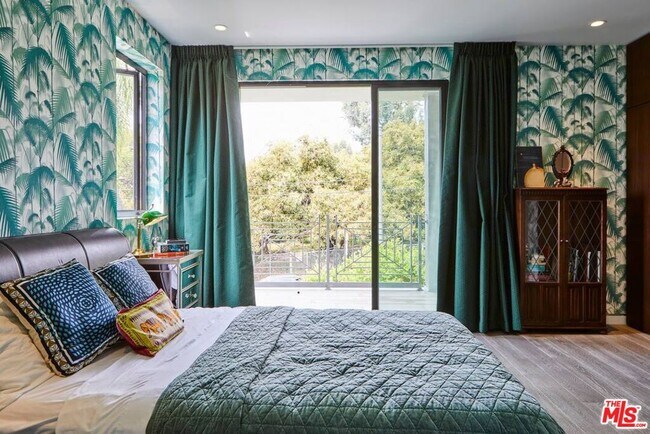 Building Photo - 1724 N Sierra Bonita Ave