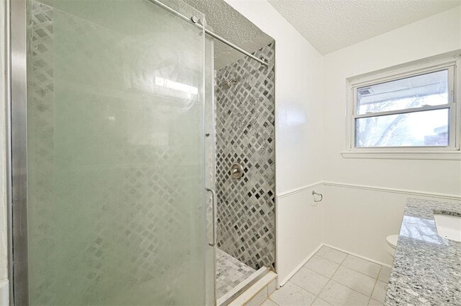 Building Photo - 421 Meadow Lake Dr