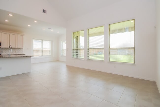 Building Photo - 9451 Vis Fls Trce