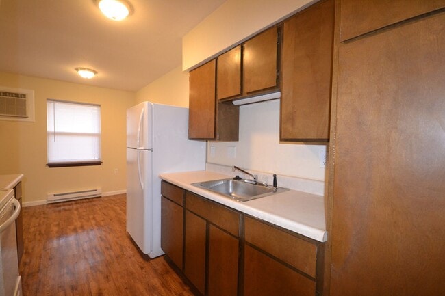 Building Photo - Longton Apartments
