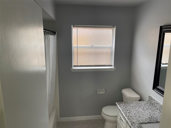 Building Photo - 2302 E Shannon St