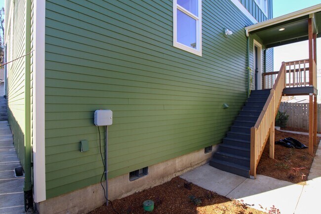 Building Photo - COMMERCIAL1725
