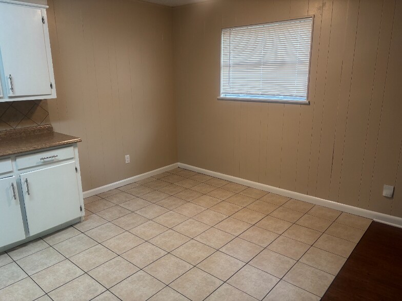 Building Photo - 513 Carlyle Dr