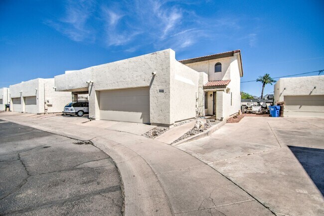 Building Photo - Spacious Villa for rent in Phoenix!