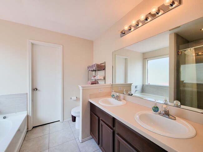 Building Photo - 2131 Cold River Dr