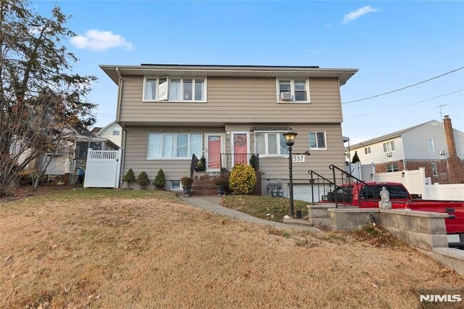 Building Photo - 557 Market St