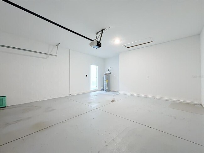 Building Photo - 643 Grove St