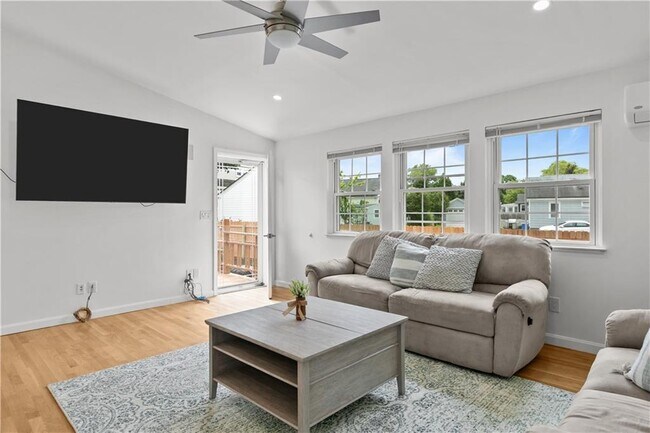 Building Photo - 12 Granada Ter