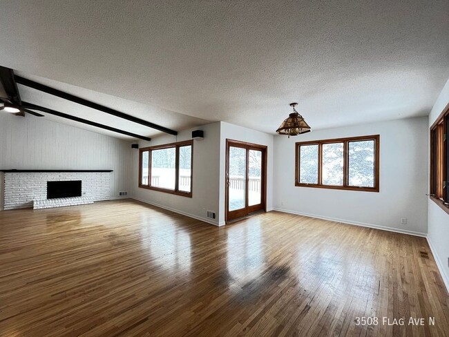 Building Photo - 4br 2.5ba ~ Security Deposit Free Alternat...