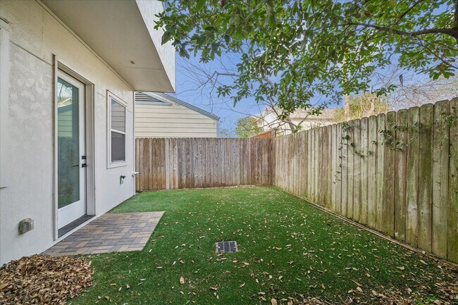 Building Photo - 1412 Lawrence St