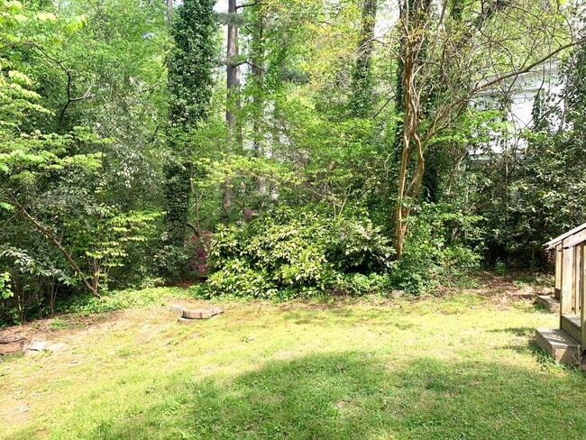 Building Photo - 2818 Wayland Dr