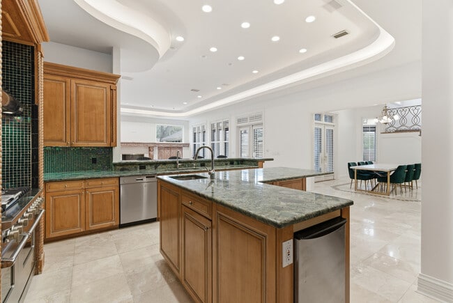 Building Photo - 4407 W Dale Ave